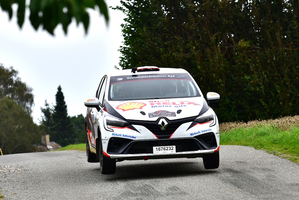 Gert Marboe og Michael Gammelgaard er i Renault Clio Rally5 på fjerdepladsen i DSRS-opgørets Top-5.
(Foto: Morten Dam/Specialpressen)